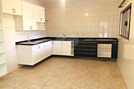 Casa à venda com 4 quartos, sendo 2 suítes, no condomínio Estância Marambaia, Vinhedo - SP