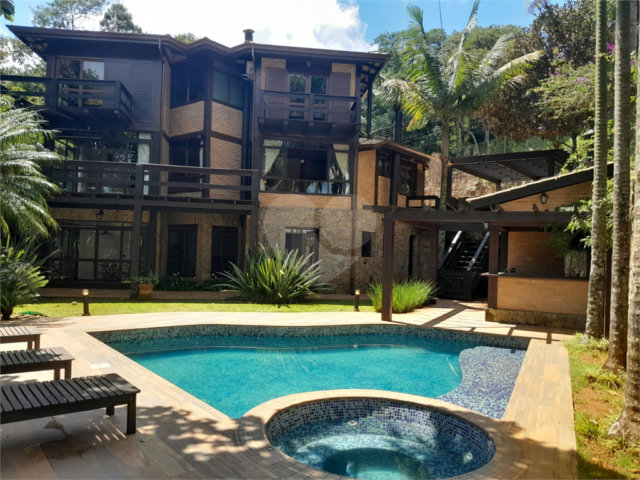 Casa à venda com 4 quartos, sendo 2 suítes,  no condomínio Cantareira, Mairiporã - SP