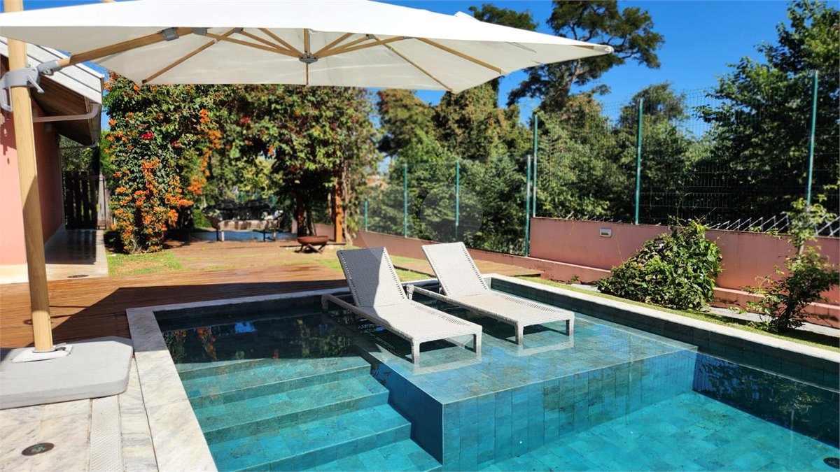 Casa à venda com 4 quartos, sendo 2 suítes, no condomínio Residencial Jardim Primavera, Louveira - SP