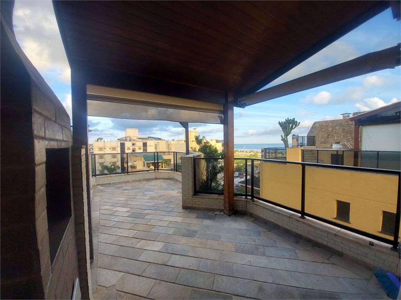 Apartamento Residencial à venda, Enseada, Guarujá - AP0517.