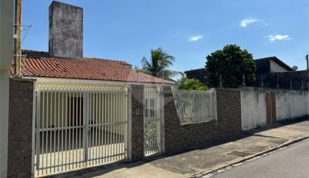 Casa à venda com 4 quartos, sendo 1 suíte,  em Vila Romão, Salto, SP