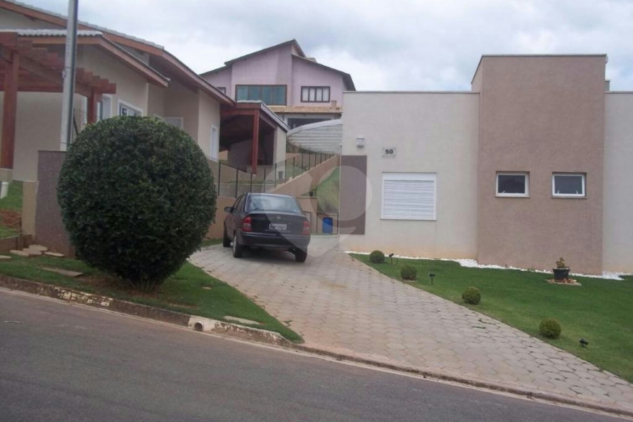 Casa à venda com 4 suítes em Guaxinduva, Atibaia, SP