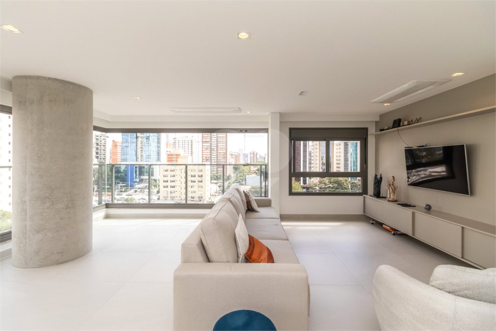 Apartamento à venda com 3 suítes em Campo Belo, São Paulo, SP