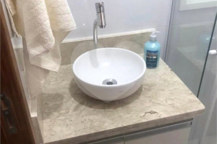 Casa à venda ou para alugar com 2 suítes no condomínio Residence Adelina, São Paulo - SP