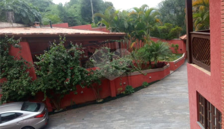 Casa à venda com 3 quartos, sendo 2 suítes,  no condomínio Alpes da Cantareira, Mairiporã - SP
