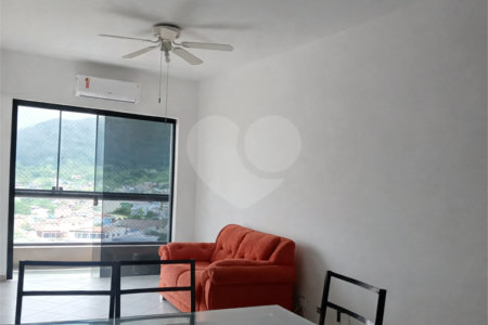 Apartamento à venda com 3 quartos, sendo 1 suíte,  em Enseada, Guarujá, SP