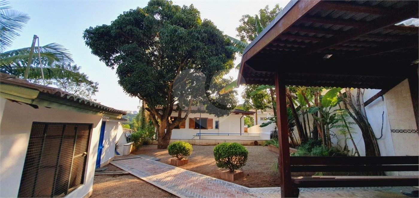 Casa à venda com 5 suítes em Jardim Leonor, São Paulo, SP