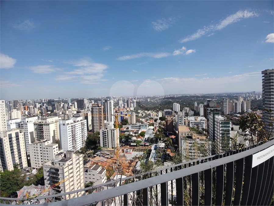 Apartamento à venda ou para alugar com 1 suíte em Jardim das Bandeiras, São Paulo, SP