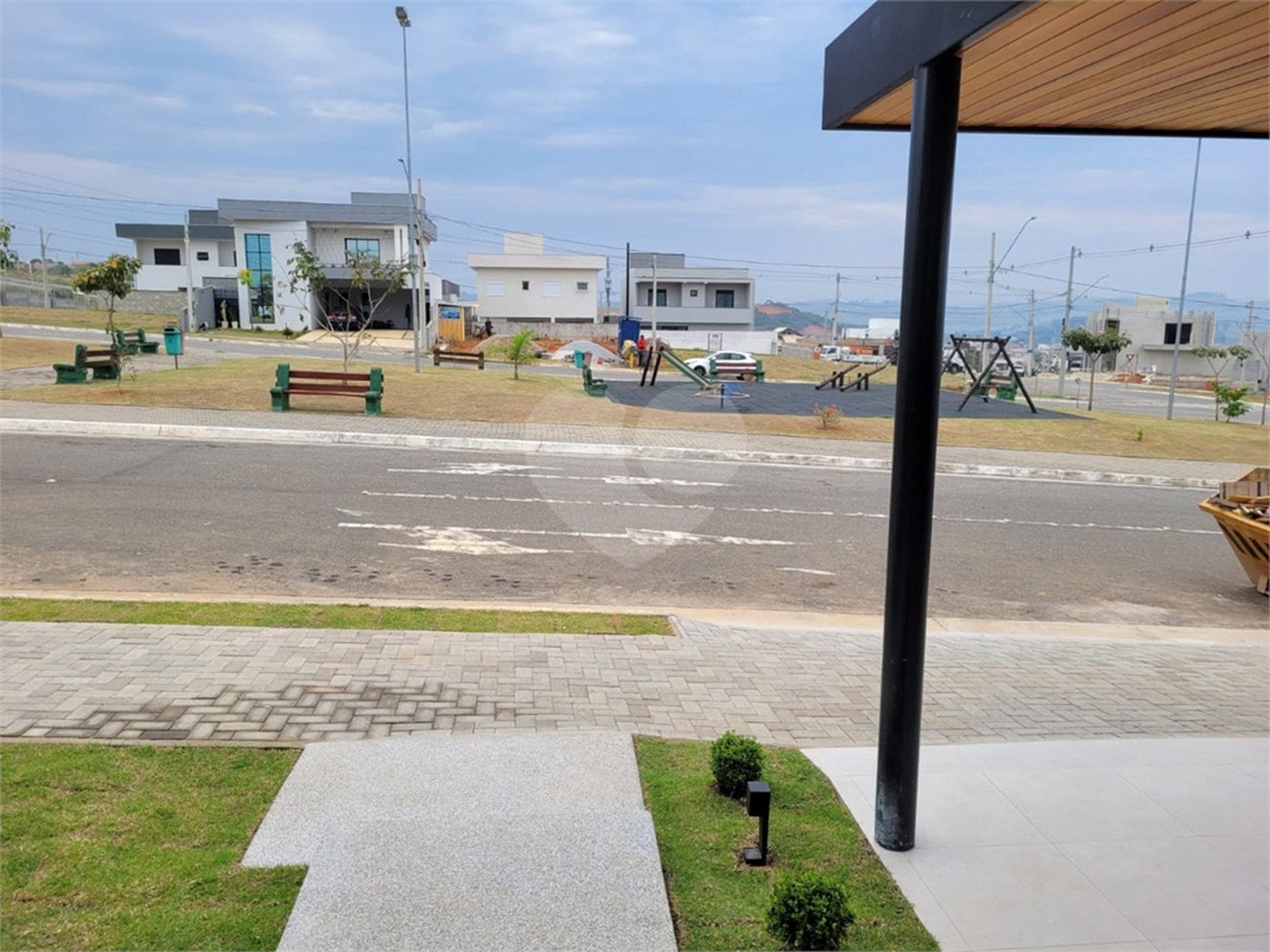 CASA A VENDA NO CONDOMINIO RESERVA RUDÁ COM PISCINA, 3 SUÍTES, 2 VAGAS, SÃO JOSÉ DOS CAMPOS/SP.