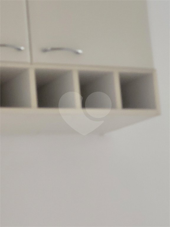Indaiatuba - Venda - Apartamento no Condomínio Portal das Flores com 64 m², 3 dorms, sendo 2 com armários planejados, , WC social, cozinha planejada e totalmente integrada com a lavanderia, varanda, , 02 vagas de garagem. Excelente localização, a poucos metros do Shopping Polo, mercados, padaria,