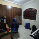 CASA A VENDA NO BAIRRO NOVO HORIZONTE COM 200M², 4 DORMITÓRIOS, 2 BANHEIROS, 2 VAGAS, SJC