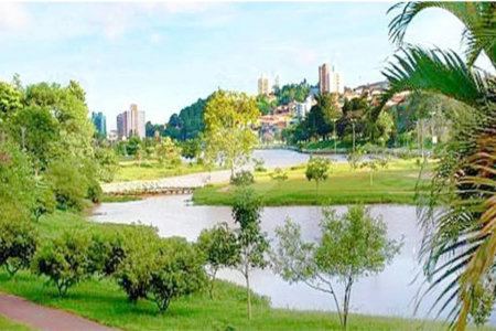 Casa de Vila à venda com 5 quartos em Jardim Santa Lúcia, Bragança Paulista, SP
