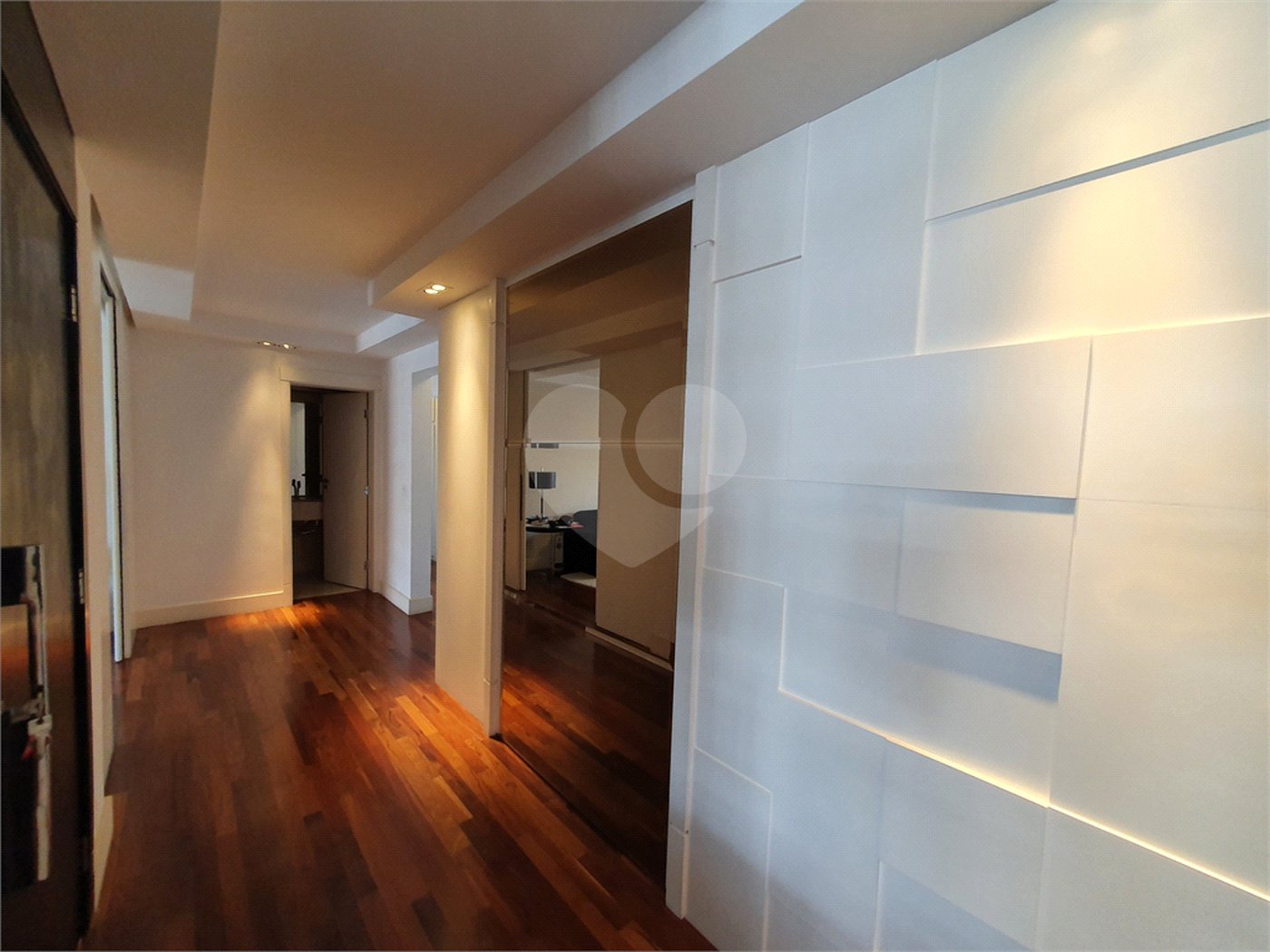 Apartamento à venda com 3 quartos, sendo 2 suítes, em Alto da Boa Vista, São Paulo, SP