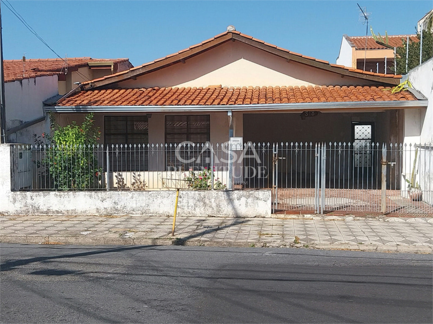 Casa à venda com 3 quartos, sendo 1 suíte, em Jardim Leocádia, Sorocaba, SP