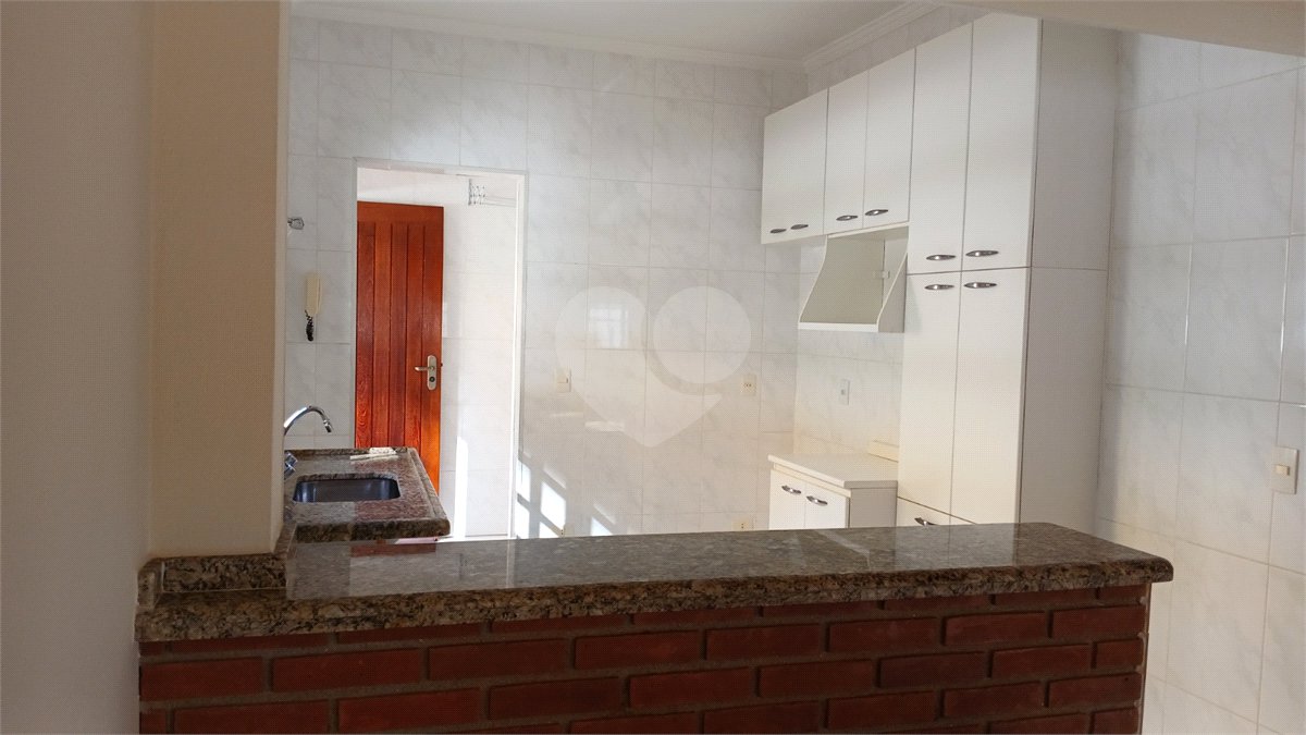 Casa em condomínio para alugar com 3 quartos, sendo 1 suíte, em Vila Petrópolis, Atibaia, SP