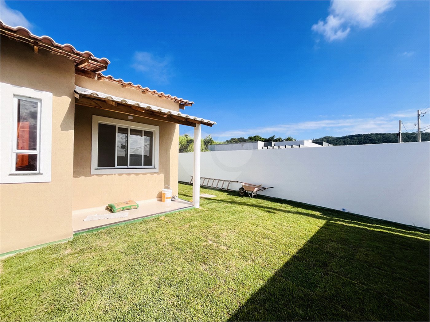 Casa à venda com 2 quartos, sendo 1 suíte, no condomínio Parque Guará, Rio de Janeiro - RJ