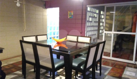 Casa Térrea à venda com 4 quartos, sendo 1 suíte,  em Vila Guaca, São Paulo, SP