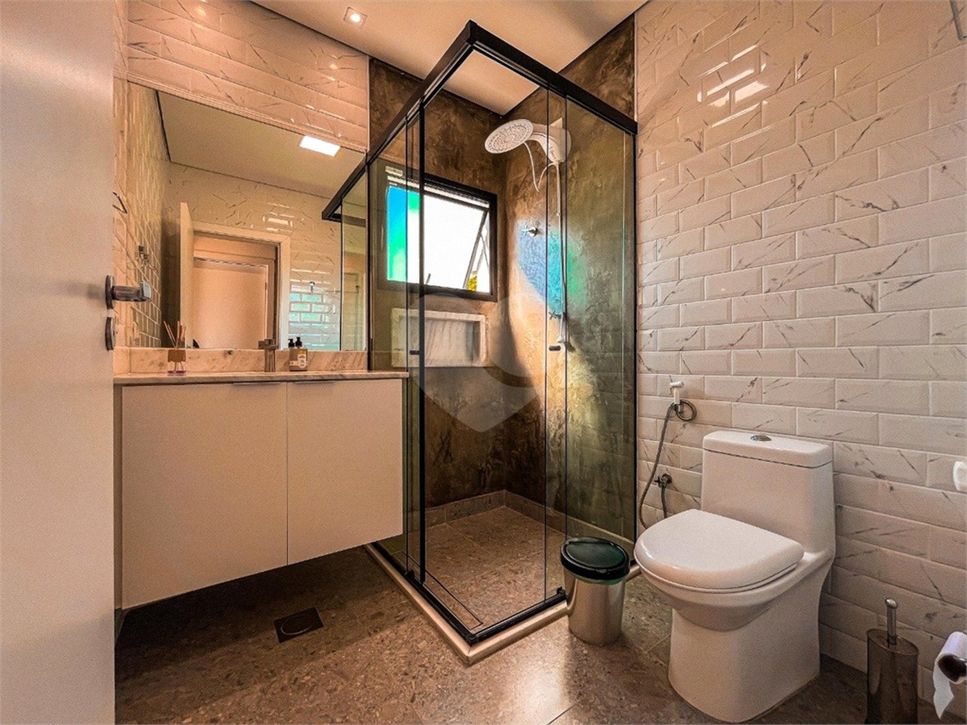 Casa à venda com 4 quartos, sendo 3 suítes,  no condomínio Vintage, Cotia - SP