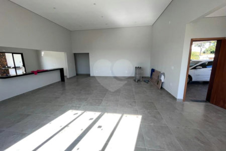 Casa à venda com 4 suítes no condomínio Village Saint Charbel, Araçoiaba da Serra - SP