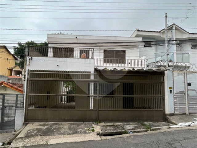 Sobrado à venda com 3 quartos em Vila Nivi, São Paulo, SP