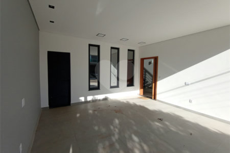 Casa à venda com 3 quartos, sendo 1 suíte, no condomínio Lago dos Ipês, Itapetininga - SP