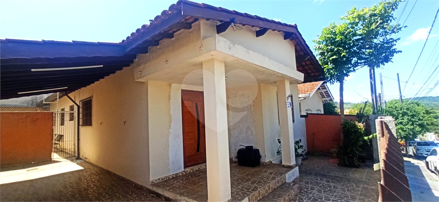 Casa à venda com 2 quartos, sendo 1 suíte,  no Centro, Vinhedo, SP