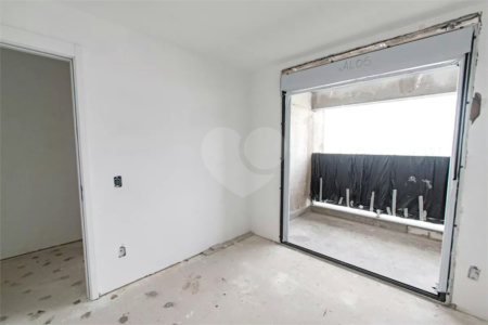Apartamento à venda com 3 suítes em Vila Firmiano Pinto, São Paulo, SP