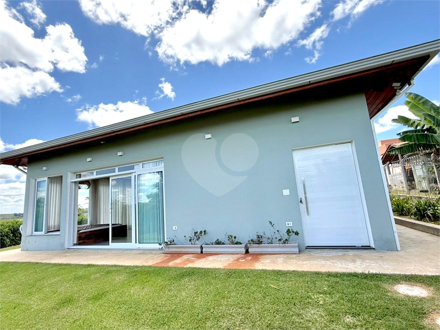 Casa à venda com 2 suítes em Loteamento de Chácaras Arumã, Sarapuí, SP