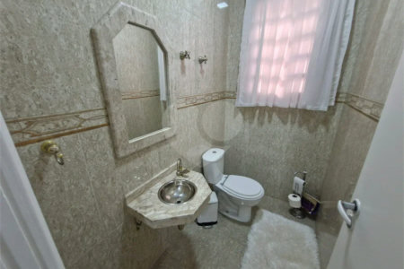 Casa à venda com 4 suítes no condomínio Villa Viana II, Cotia - SP