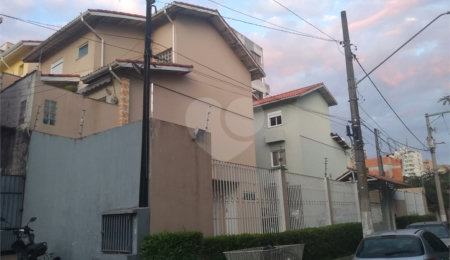 Casa em condomínio à venda com 3 quartos, sendo 1 suíte,  em Jardim Caboré, São Paulo, SP