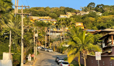 Casa em condomínio à venda com 3 quartos, sendo 2 suítes,  em João Fernandes, Armação dos Búzios, RJ