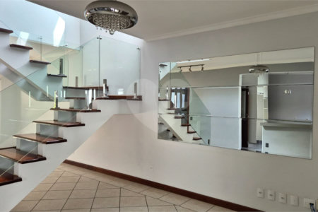 Casa à venda com 4 quartos, sendo 2 suítes, no condomínio Residencial Grape Village, Vinhedo - SP