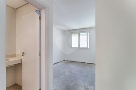 Casa à venda com 4 suítes no condomínio Edifício Jade, São Paulo - SP