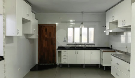 Casa à venda com 3 suítes em Vila Mike, São Roque, SP