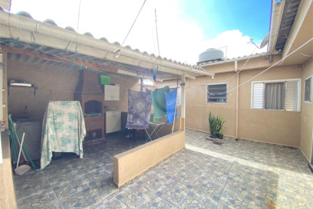 Casa à venda com 3 quartos em Jardim Santa Helena, Poá, SP