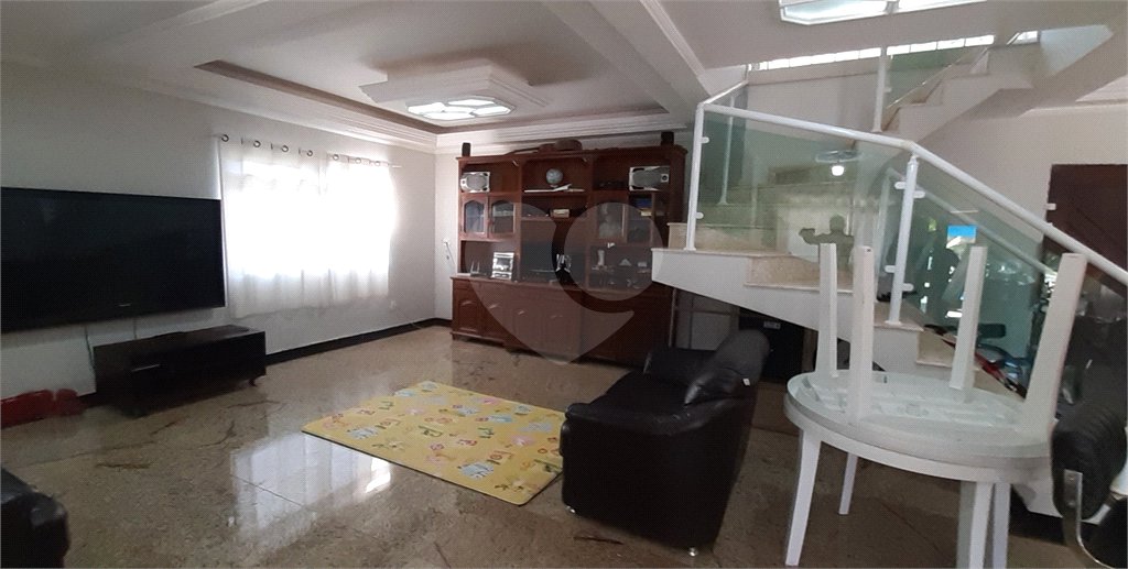 Casa à venda com 4 quartos, sendo 1 suíte, no Centro, Bom Jesus dos Perdões, SP