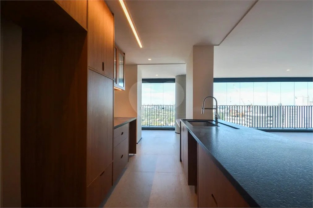 Apartamento para venda e locação em Pinheiros com 3 quartos, sendo 3 suítes, 178m²