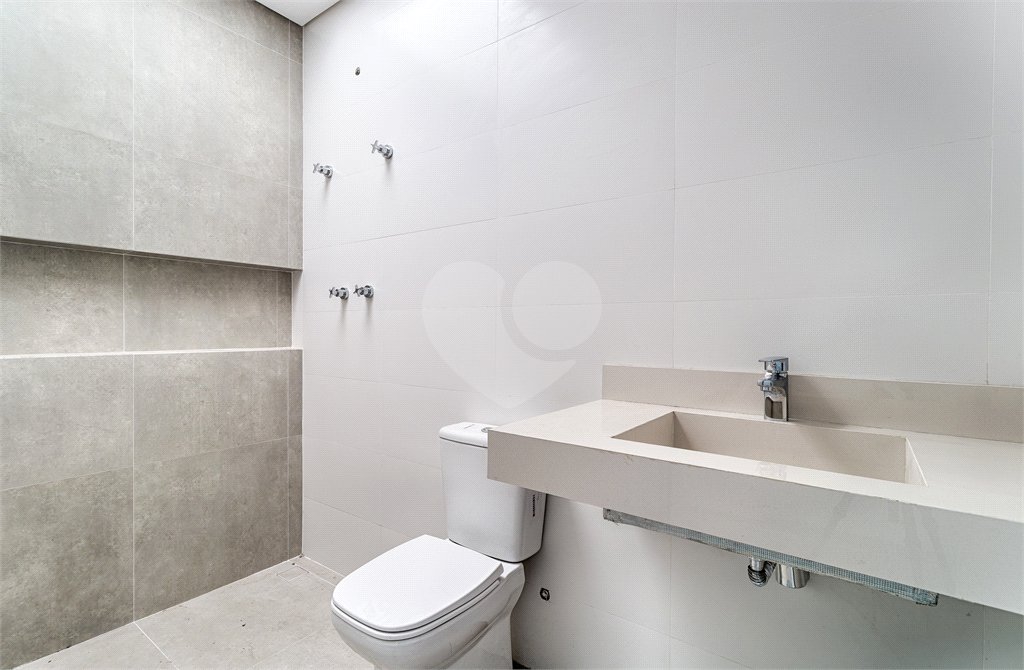 Casa à venda com 4 suítes no condomínio Edifício Jade, São Paulo - SP