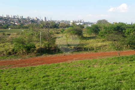 Terreno à venda em Jardim Tamoio, Araraquara, SP