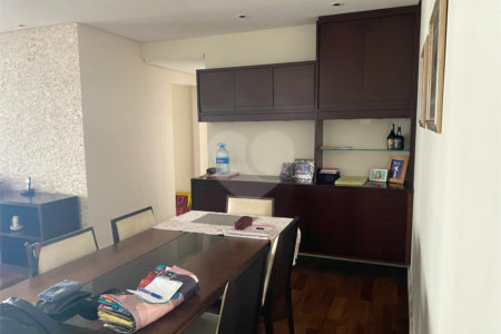 Apartamento à venda com 3 quartos, sendo 2 suítes,  em Campo Belo, São Paulo, SP