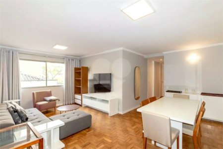 Apartamento à venda com 3 quartos, sendo 1 suíte,  em Moema, São Paulo, SP