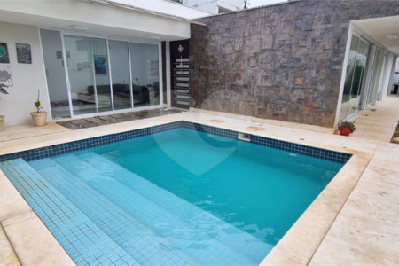 Casa à venda com 5 quartos, sendo 2 suítes, no condomínio Swiss Park, São Bernardo do Campo - SP