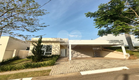 Casa à venda com 3 quartos, sendo 1 suíte, no condomínio Atibaia Park 1, Atibaia - SP