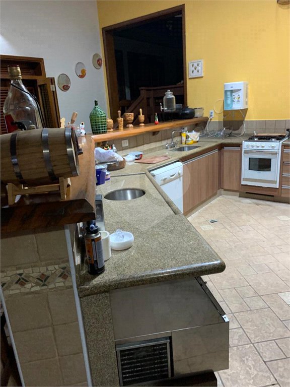Casa à venda com 5 quartos, sendo 2 suítes, no condomínio Capela do Barreiro, Itatiba - SP
