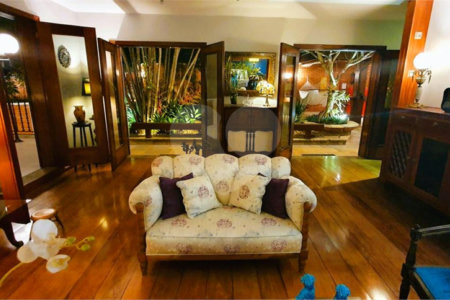 Casa à venda com 5 suítes em Jardim Leonor, São Paulo, SP