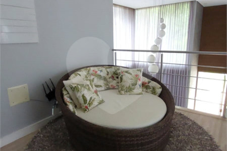 Casa à venda com 4 suítes no condomínio Figueira Garden, Atibaia - SP
