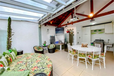 Casa à venda com 3 suítes no condomínio Oiti Residencial, São Paulo - SP