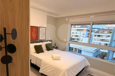 Apartamento à venda com 2 suítes em Jurerê, Florianópolis, SC
