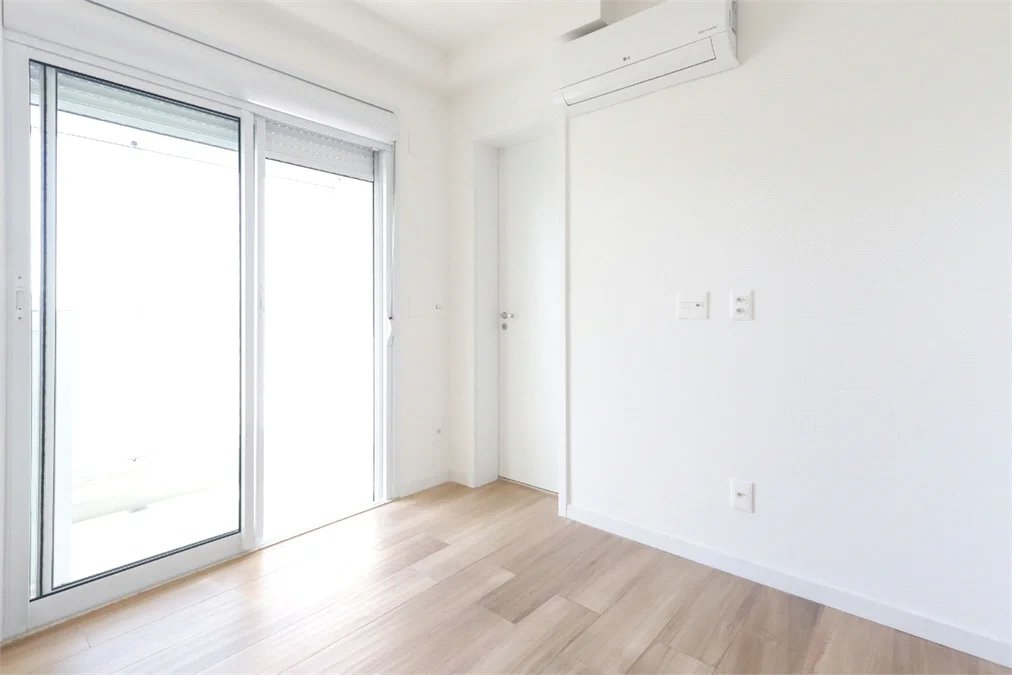 Apartamento à venda com 3 suítes em Vila Anastácio, São Paulo, SP