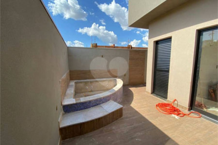Casa térrea no Condomínio Reserva Imperial.